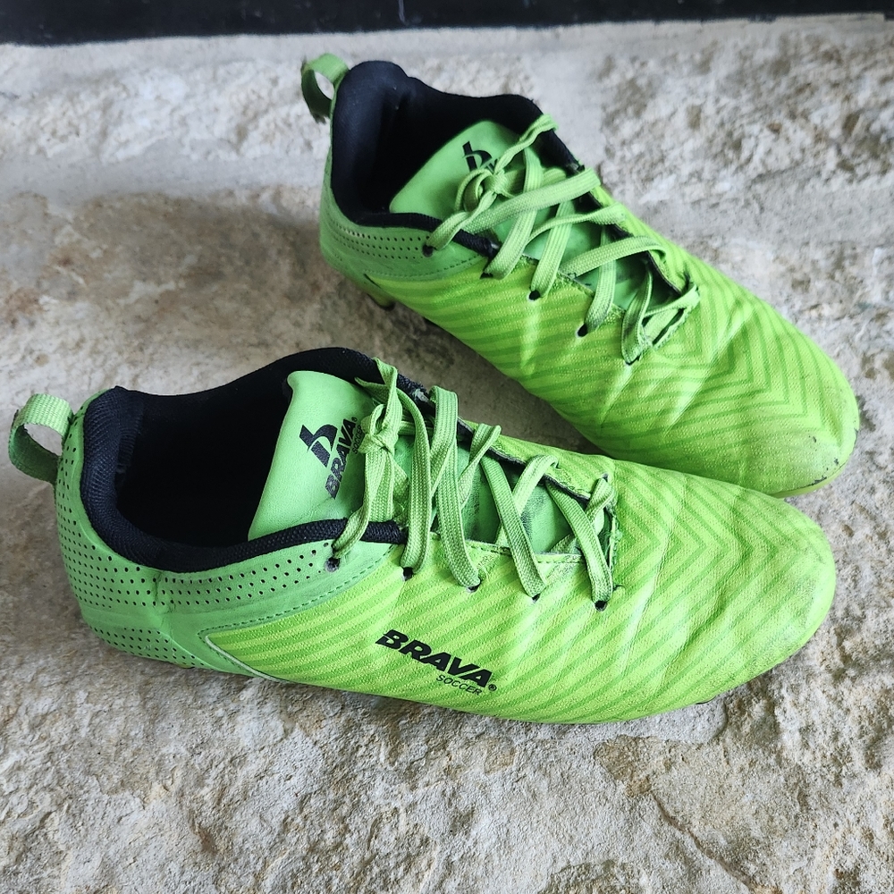 Brava Size 6 Soccer Cleats